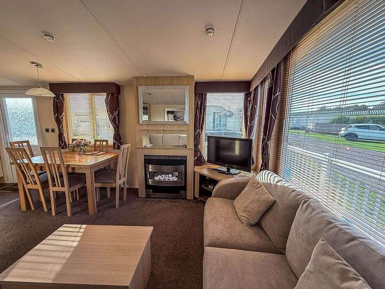 40134ND⭐ – North Denes, 3 bed, 8 berth caravan with decking, D/G and C/H. Opal rated. Preview 5