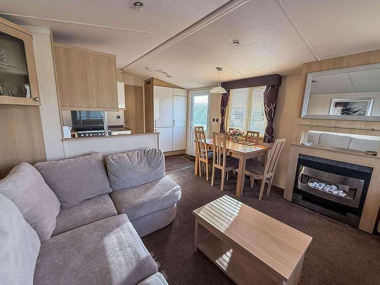 40134ND⭐ – North Denes, 3 bed, 8 berth caravan with decking, D/G and C/H. Opal rated. Preview 4