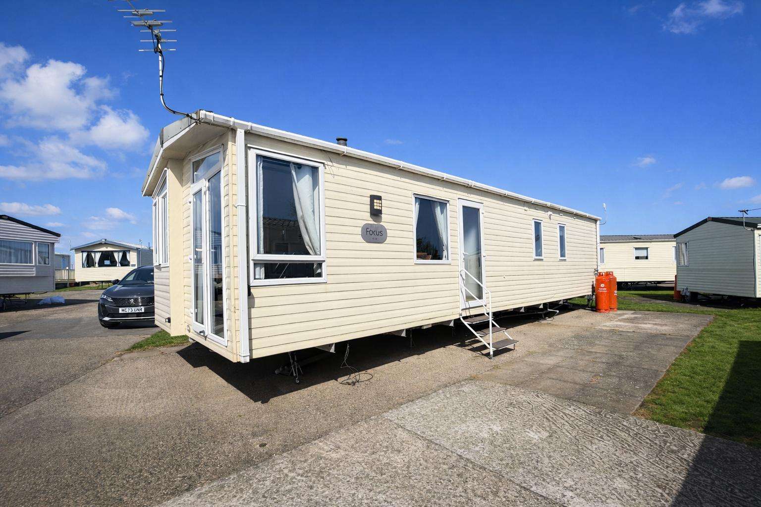 Enjoy a Yorkshire break away at this modern 6 berth caravan in Yorkshire. The stunning Yorkshire coast has so much to offer you for a traditional seaside break. - property