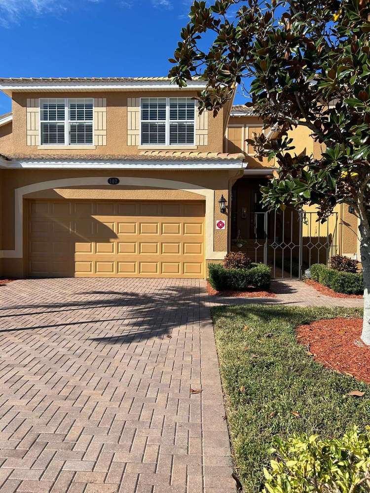 Glamorous Coach Homes at River Strand Preview