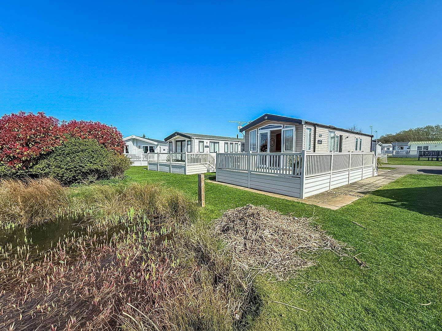 Escape to the stunning Norfolk coast in this lovely 8 berth static caravan with decking located on Manor Park Holiday Park for your 2026 holidays and experience the perfect blend of relaxation and adventure. - property