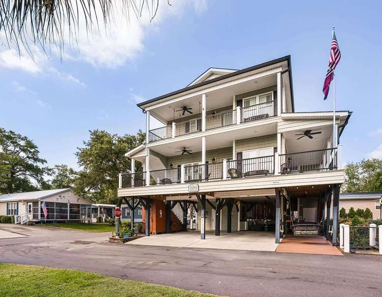 MH191A Stunning home with lake view, A lot of entertainment areas Preview 0