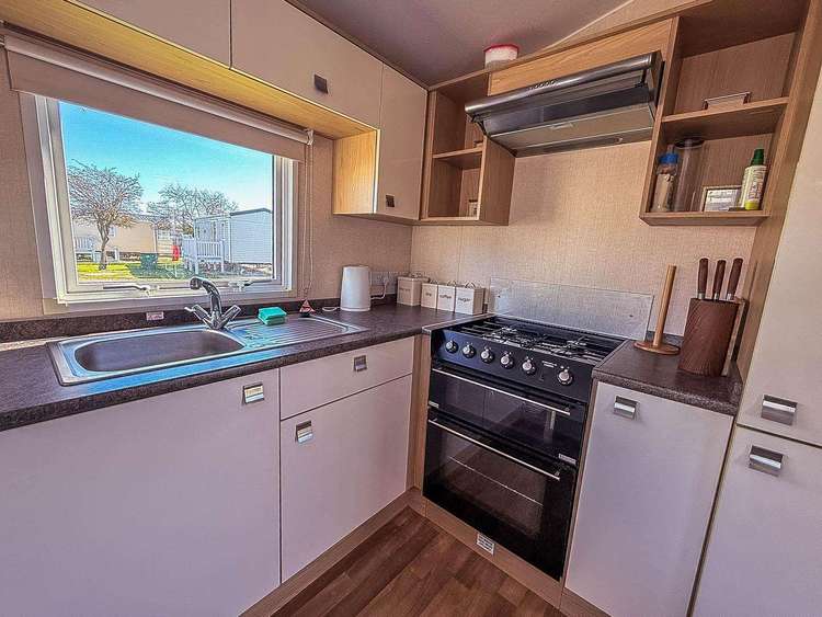 68129BS⭐ – Bush area, 2 bed, 4 berth wheelchair friendly caravan with decking. Ruby rated Preview 5