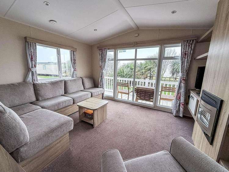 68028CR⭐ – CR area, 2 bed, 6 berth caravan with decking and partial seaview. Opal rated. Preview 5