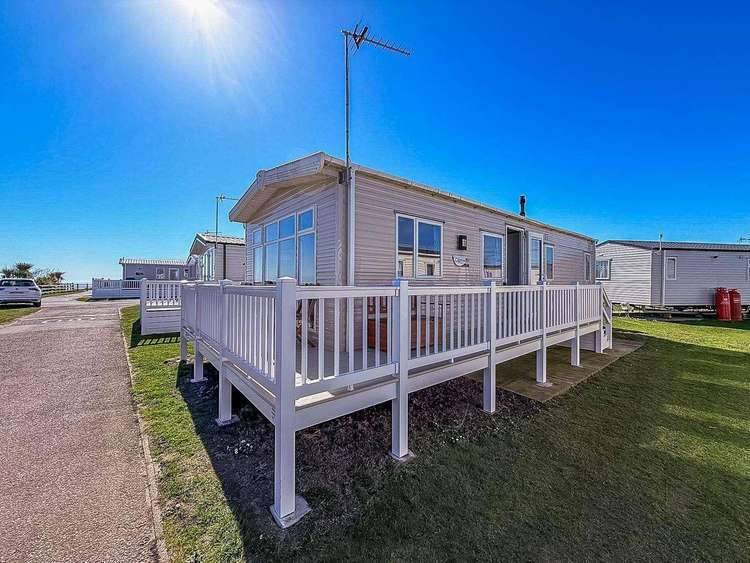68028CR⭐ – CR area, 2 bed, 6 berth caravan with decking and partial seaview. Opal rated. Preview 0