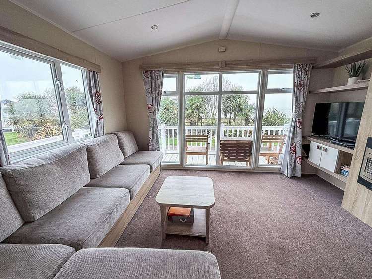 68028CR⭐ – CR area, 2 bed, 6 berth caravan with decking and partial seaview. Opal rated. Preview 4