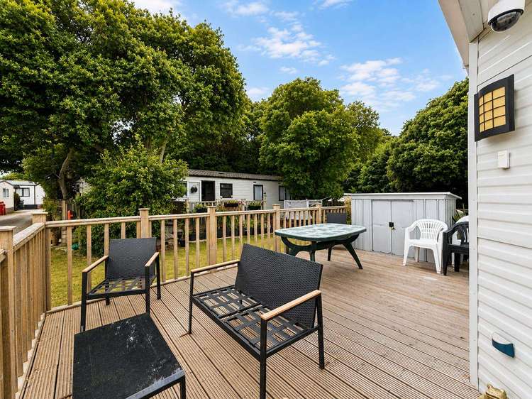 32060AZ⛱️ – Azure Seas, 2 bed, 6 berth caravan with decking. Diamond rated. Preview 4