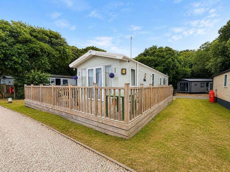 32060AZ⛱️ – Azure Seas, 2 bed, 6 berth caravan with decking. Diamond rated. Preview 0