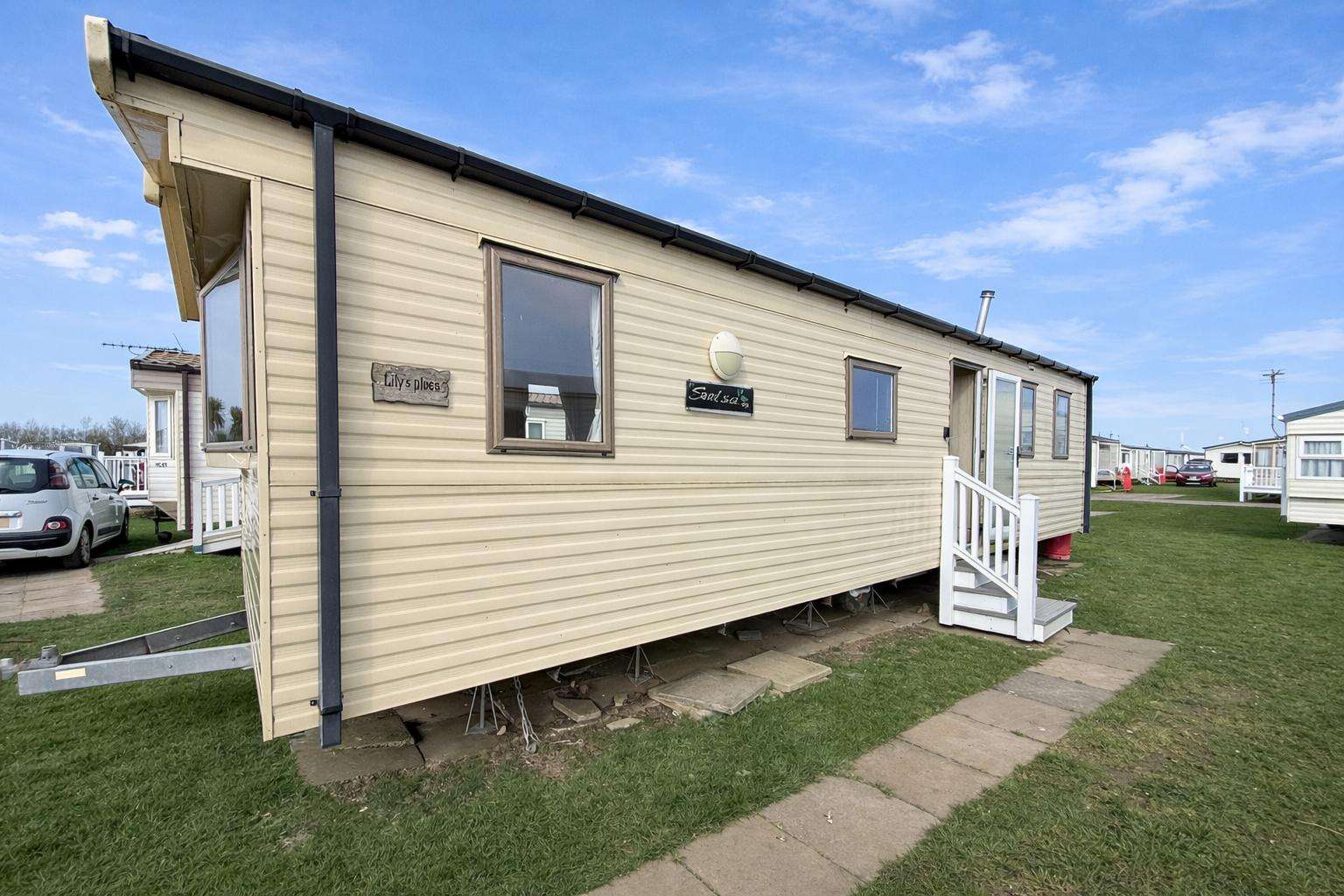Escape to this lovely 6 berth, dog-friendly caravan at Barmston Beach Holiday Park with the whole family and create lasting memories on the stunning Yorkshire coastline. - property