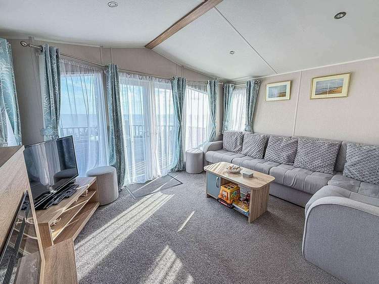 32048AZ⛱️ – Azure Seas, 3 bed, 6 berth caravan with decking and full sea views. Diamond rated. Preview 4