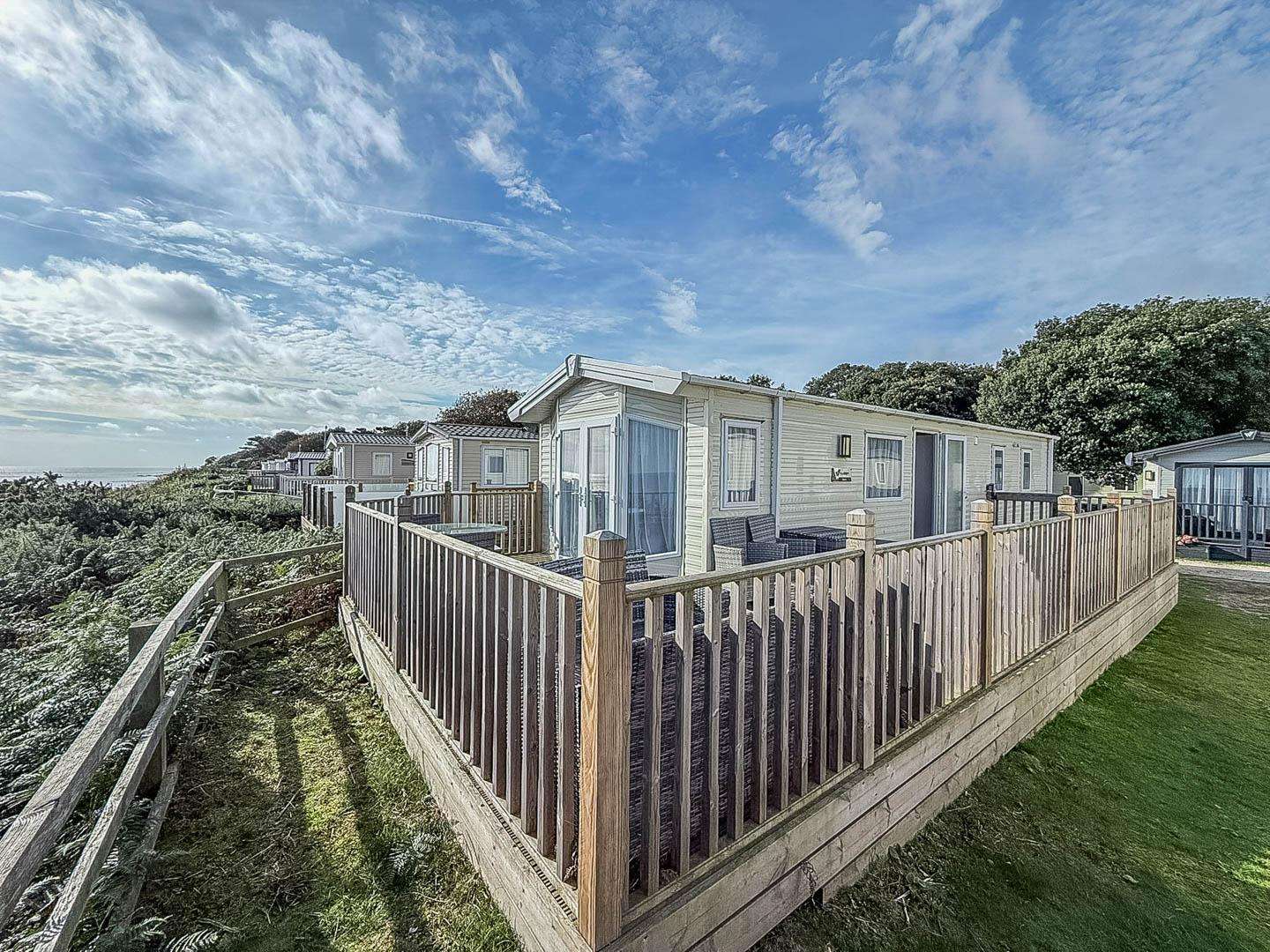 Spacious outdoor deck with panoramic sky to enjoy on your family holidays. - property
