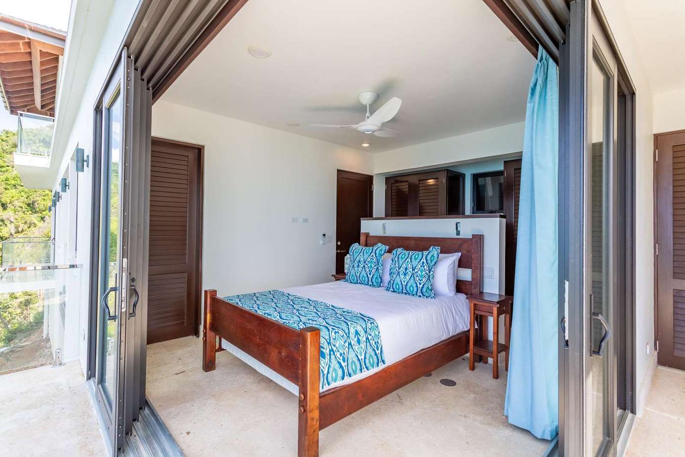 Airy bedroom with tropical views and fresh ocean breeze