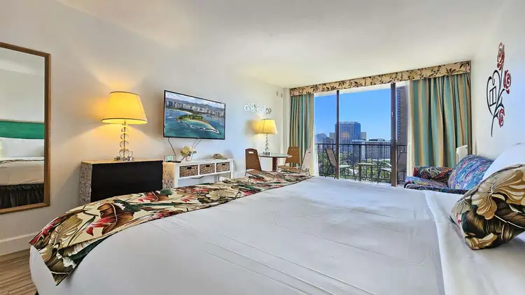 Palms Waikiki 916 +Parking Preview 0