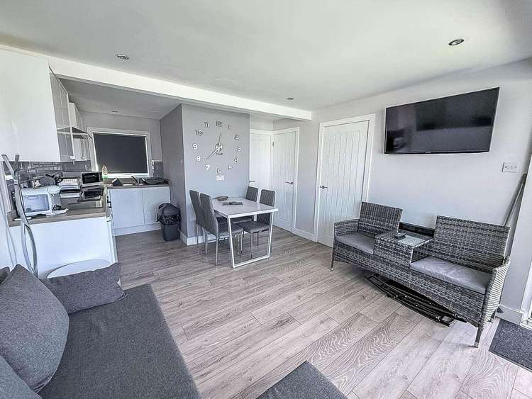 51054S⭐ – Sunbeach Holiday Park, 2 bed, 5 berth chalet. Opal rated. Preview 4