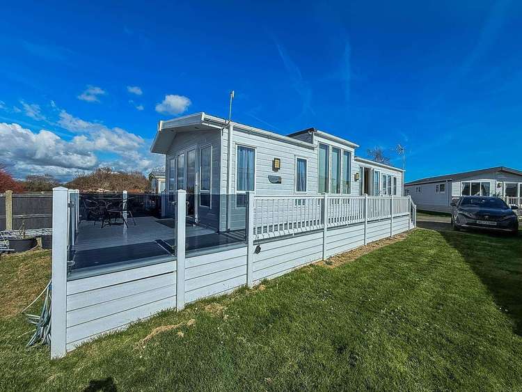 44009G⭐ – Beaumont View, 2 bed, 6 berth caravan with decking. Diamond rated. Preview 0