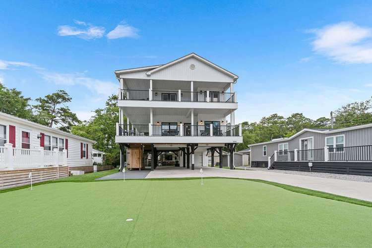 MH408 Beautiful 5 bdrm, 4.5 bath with putting green Preview