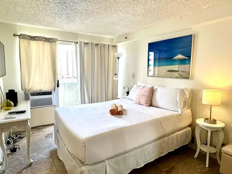 ALOHA-WAIKIKI 2 Blocks 2 Shoreline of BEACH and Upgraded!!! Preview 0