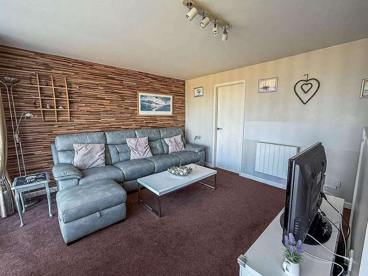 14006W⛱️ – Waterside, 3 bed, 5 berth bungalow with decking and full seaviews. Opal rated. Preview 5