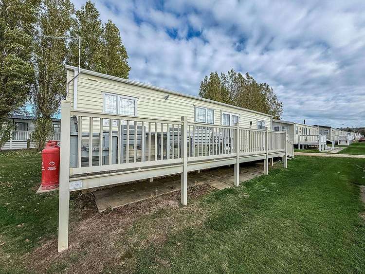 23091T⭐ – Tudor area, 3 bed, 8 berth caravan with decking and central lounge. Diamond rated. Preview 0