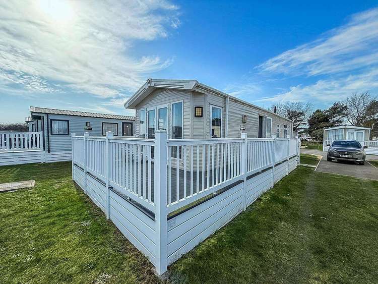 20025CF⭐ – Cliff Field area, 2 bed, 6 berth caravan with decking. Diamond rated. Preview 0
