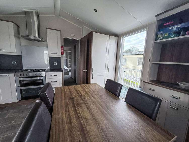 20025CF⭐ – Cliff Field area, 2 bed, 6 berth caravan with decking. Diamond rated. Preview 5