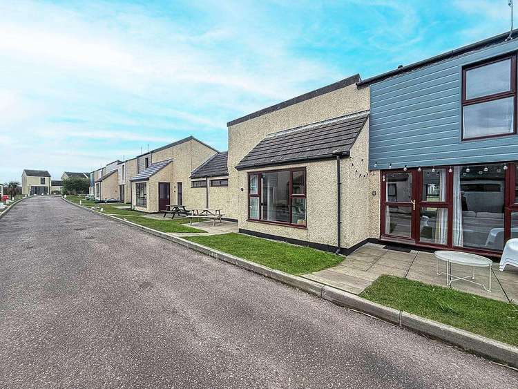 85067P⛱️ – 3 bed bungalow, sleeps 6 at Perran View Holiday Park. Opal rated. Preview 0