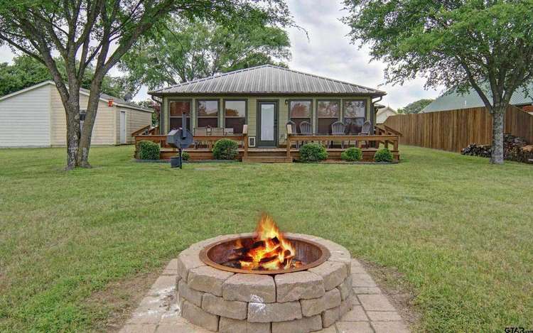 Stunning views at Lake Fork, Texas, with a fire pit and pool table! Preview 0