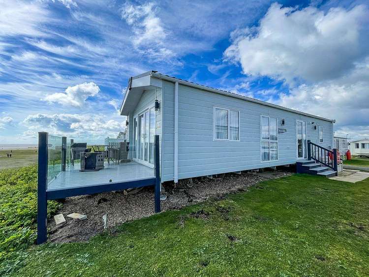 90023SV⛱️ – Seaview area, 2 bed, 6 berth caravan with stunning seaviews and decking! Platinum rated. Preview 0