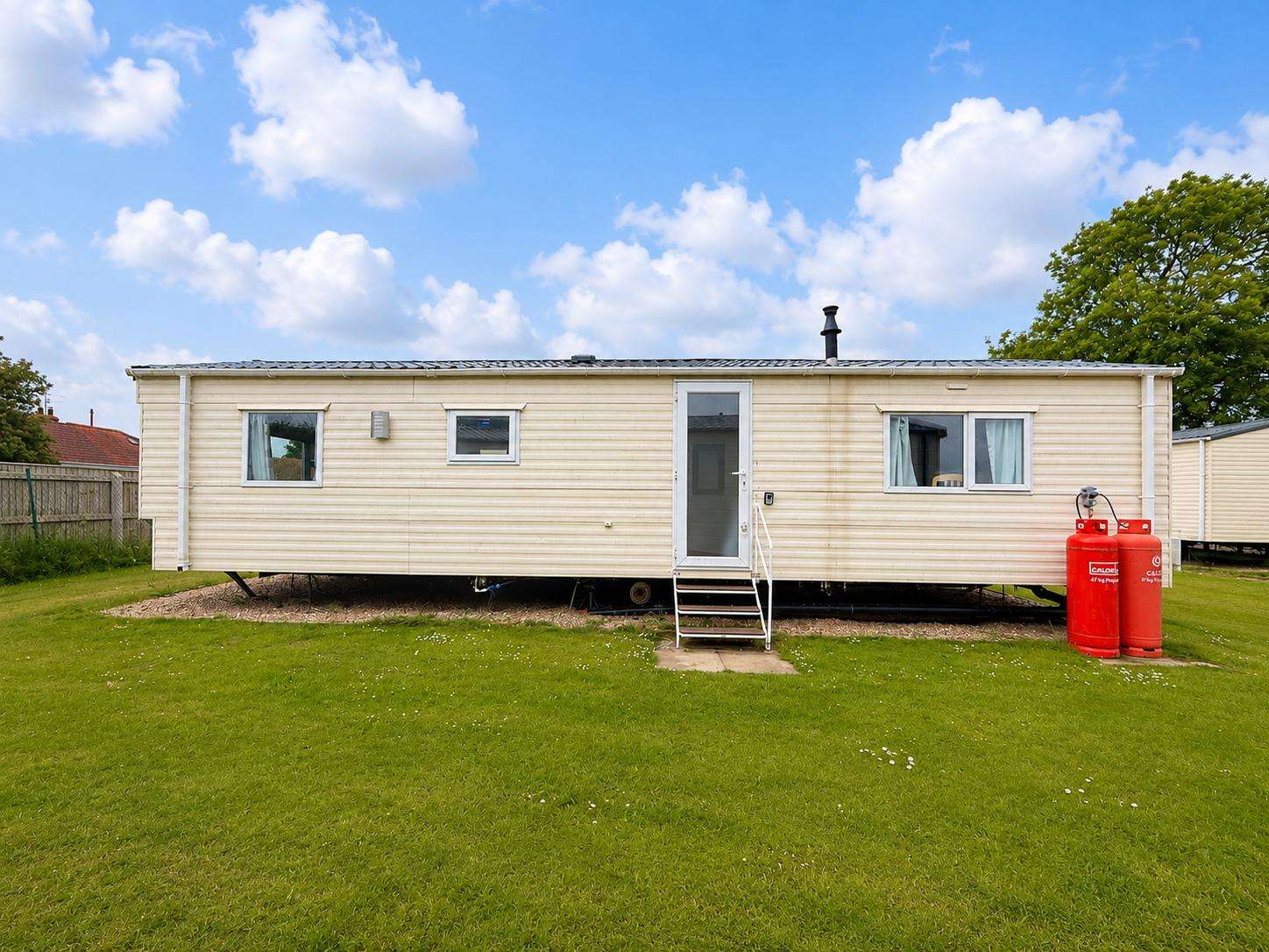 For static caravan to rent UK, Sunnydale Holiday Park is a great option near the coast. Maplethorpe Blue Flag Beach is a stunning coast to visit. - property