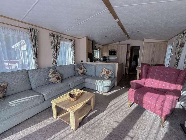 32025AZ⭐ – Azure Seas, 2 bed, 4 berth caravan with decking. Diamond rated. Preview 5