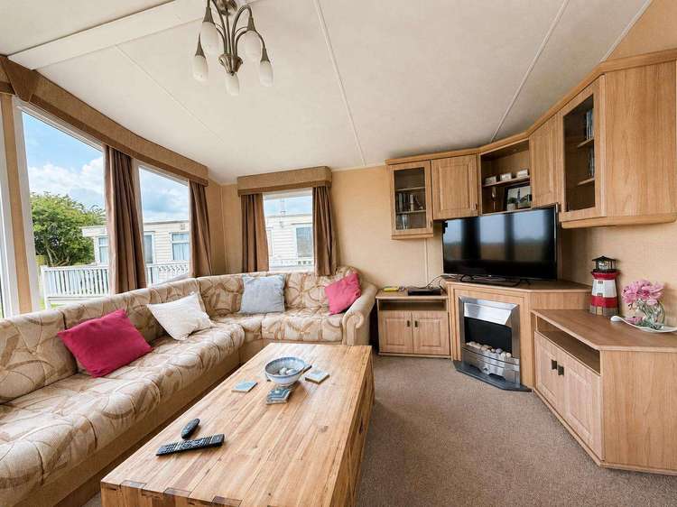 19129S⭐ – Summerfields, 2 bed, 6 berth caravan with decking, D/G & C/H. Opal rated. Preview 5