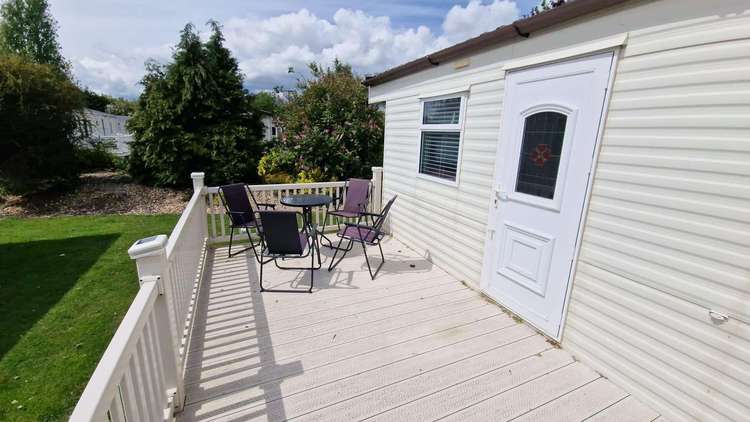 33035V⭐ – Vintage area, 2 bed, 6 berth caravan with decking. Opal rated. Preview 5