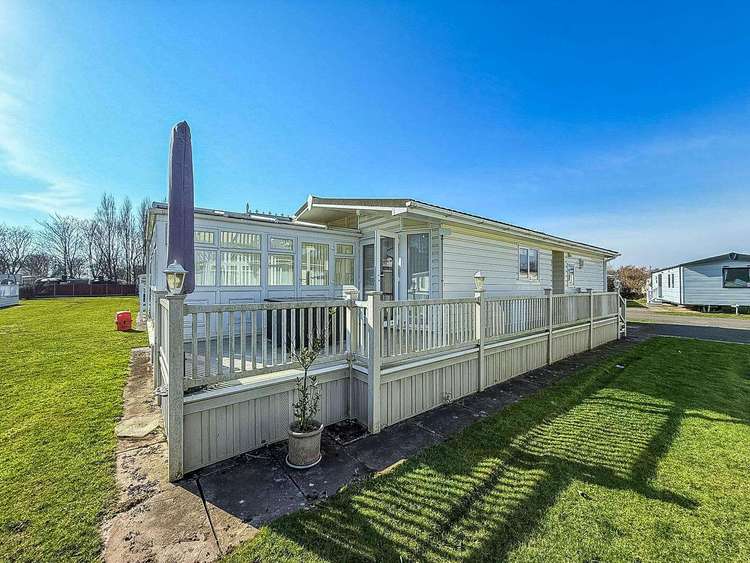 33093V⭐ – Vintage area, 2 bed, 6 berth lodge with decking, D/G and C/H. Platinum rated. Preview 0
