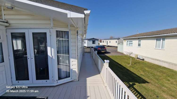 33093V⭐ – Vintage area, 2 bed, 6 berth lodge with decking, D/G and C/H. Platinum rated. Preview 1