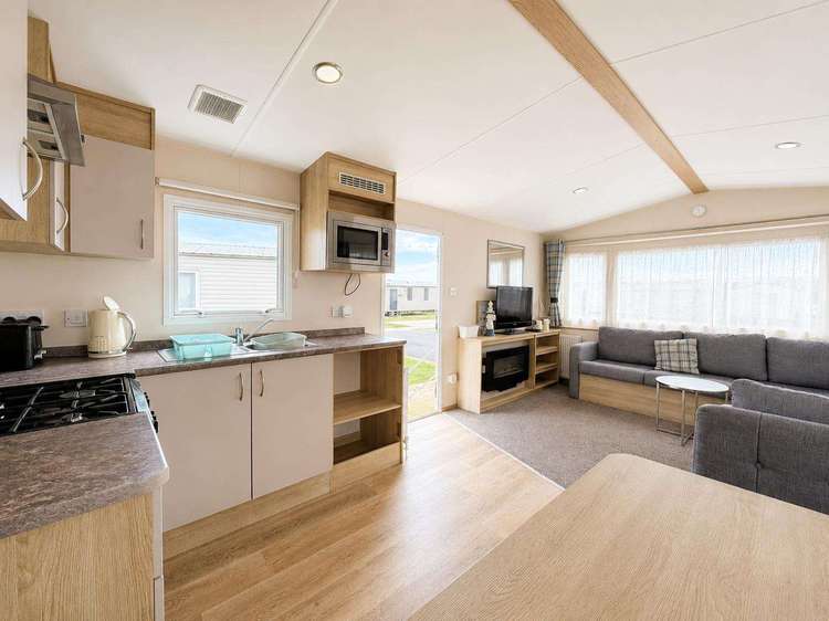 44007D⭐ – Beaumont View area, 3 bed, 8 berth caravan with D/G and C/H. Ruby rated. Preview 4