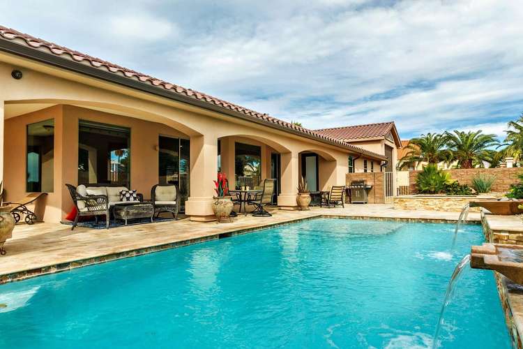 Luxurious Living golf course call Marie Preview 0