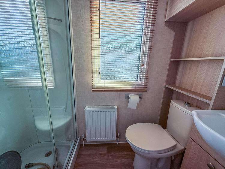 44606O⭐ – Field 6, 2 bed, 6 berth caravan with D/G and C/H. Ruby rated. Preview 5