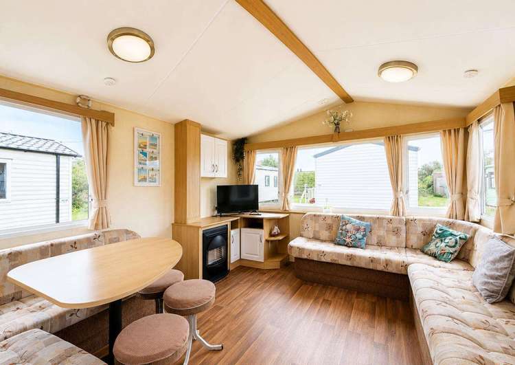 21012E⭐ – Elstow area, 3 bed, 8 berth caravan with side decking. Ruby rated. Preview 4