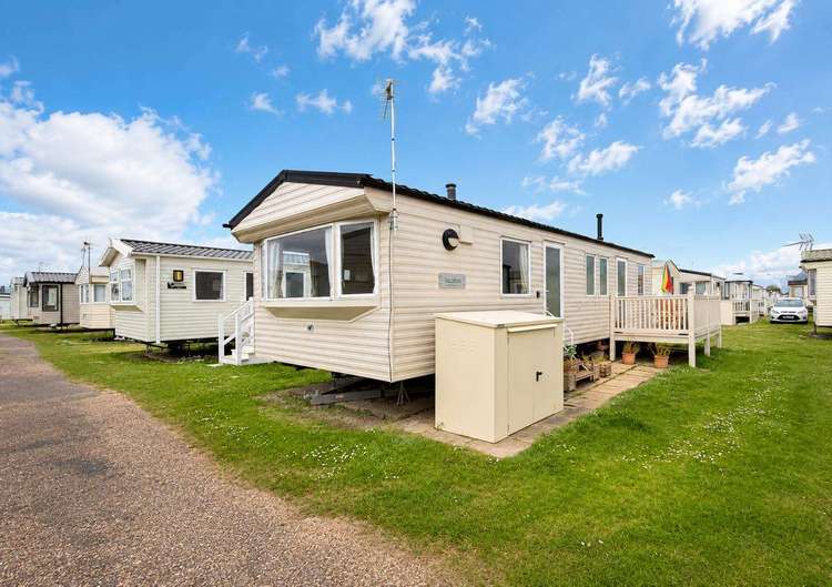 21012E⭐ – Elstow area, 3 bed, 8 berth caravan with side decking. Ruby rated. Preview 0