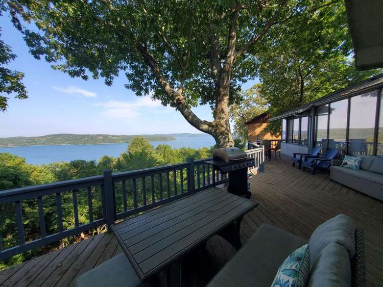 COUNTRY CLUB - HUGE NEW GAME ROOM AND AMAZING LAKE VIEWS Preview 0