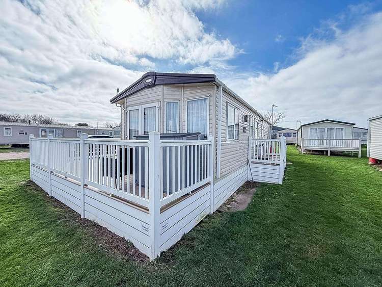 20074BS⭐ – Broadlands, 2 bed, 6 berth caravan with full decking. Diamond rated. Preview 0