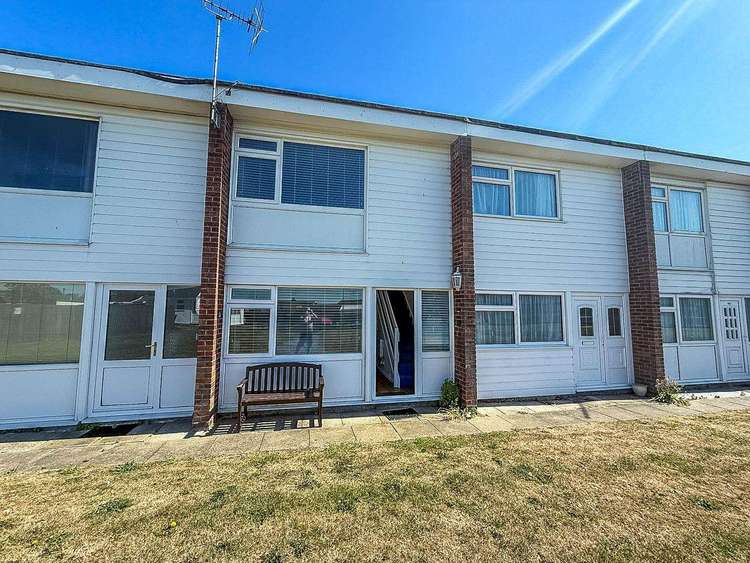 76165B⭐ – Beach Road, 3 bed, 5 berth chalet with D/G & electric panel heaters. Opal rated. Preview 0