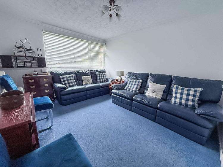 76165B⭐ – Beach Road, 3 bed, 5 berth chalet with D/G & electric panel heaters. Opal rated. Preview 3