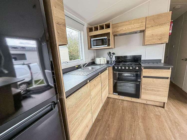 23028B⭐ – Balmoral Area, 3 bed, 8 berth caravan with D/G and C/H. Opal rated. Preview 5