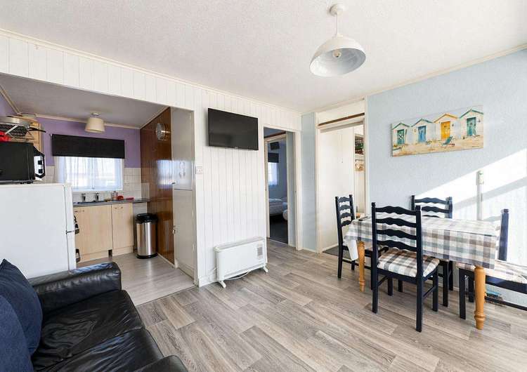 52350CS⭐ – California Sands Holiday Park 2 bed, 4 berth chalet. Ruby rated. Preview 4