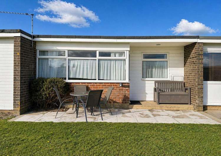 52350CS⭐ – California Sands Holiday Park 2 bed, 4 berth chalet. Ruby rated. Preview 1