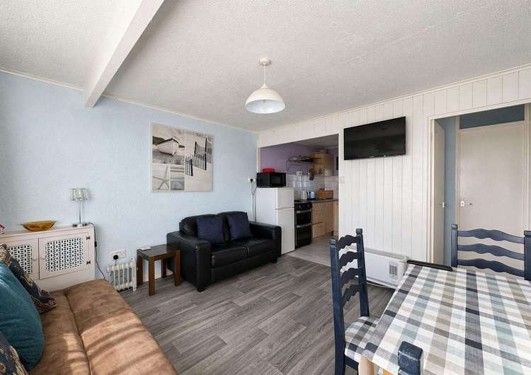 52350CS⭐ – California Sands Holiday Park 2 bed, 4 berth chalet. Ruby rated. Preview 2