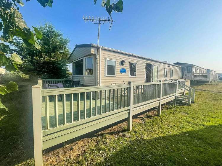 21003A⭐ – Althorpe area, 2 bed, 6 berth caravan with decking & river views. Opal rated. Preview 0