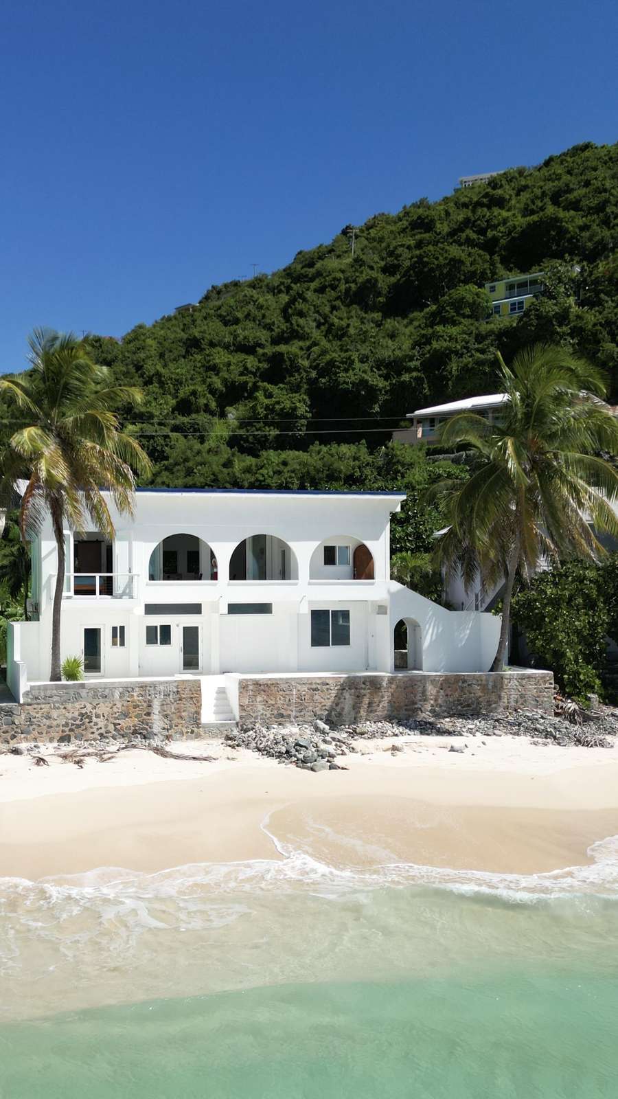 Beachfront villa with stunning ocean views and private access