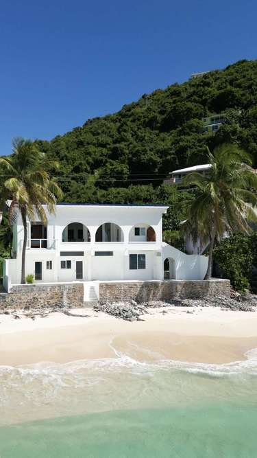 Beachfront villa with stunning ocean views and private access